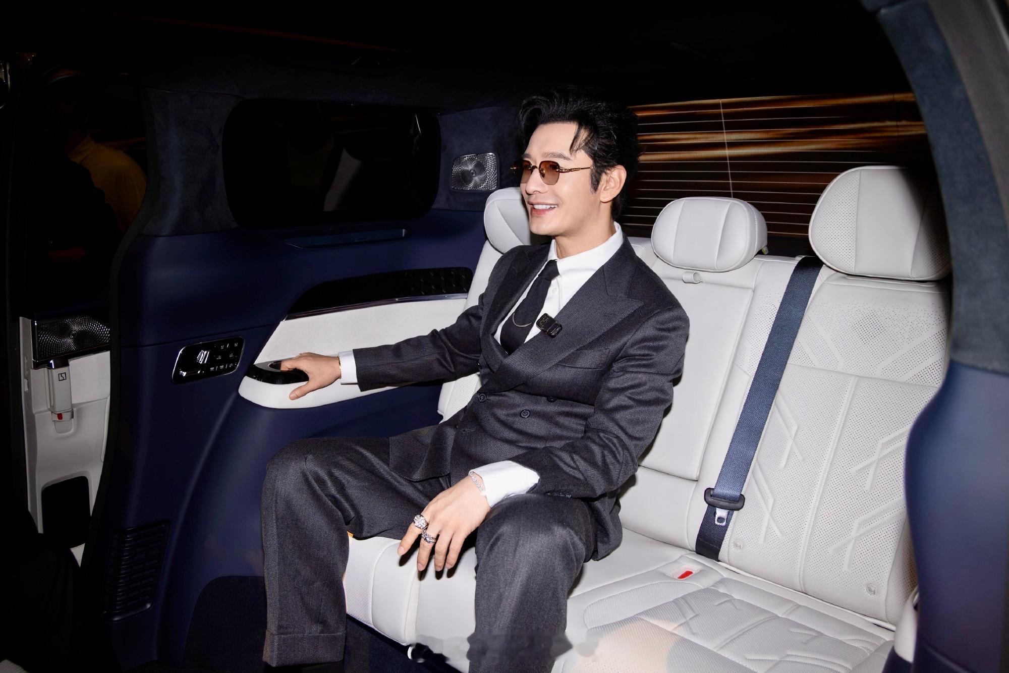 4月24日，黄晓明现身北京车展极氪展台，亲自试了刚开启预售的焕新极氪009。家里