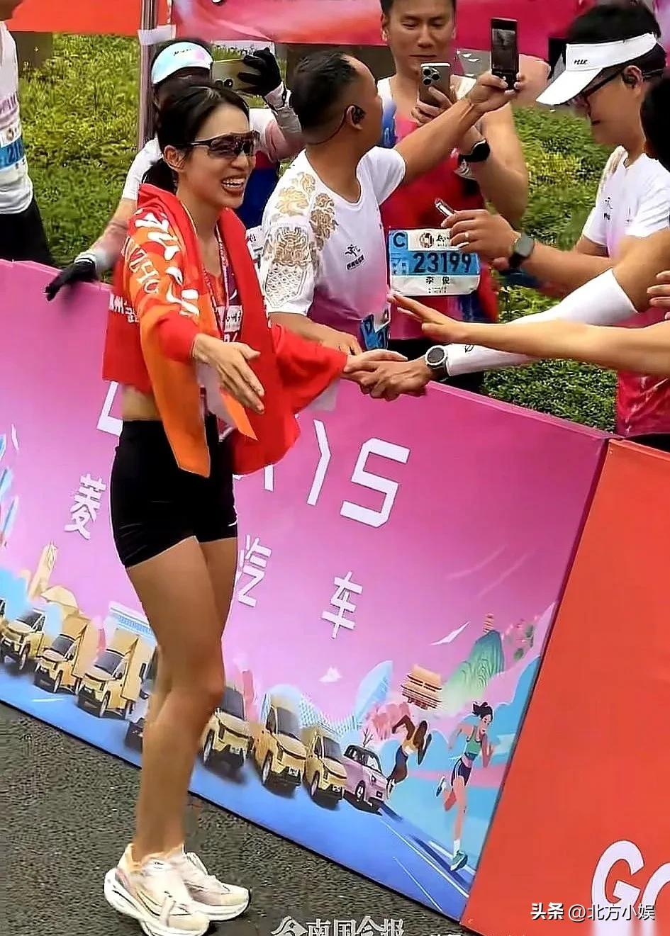 张水华赚翻了！简直不是来参加比赛的，是来提钱的！
在丽水参加马拉松取得了2 小时