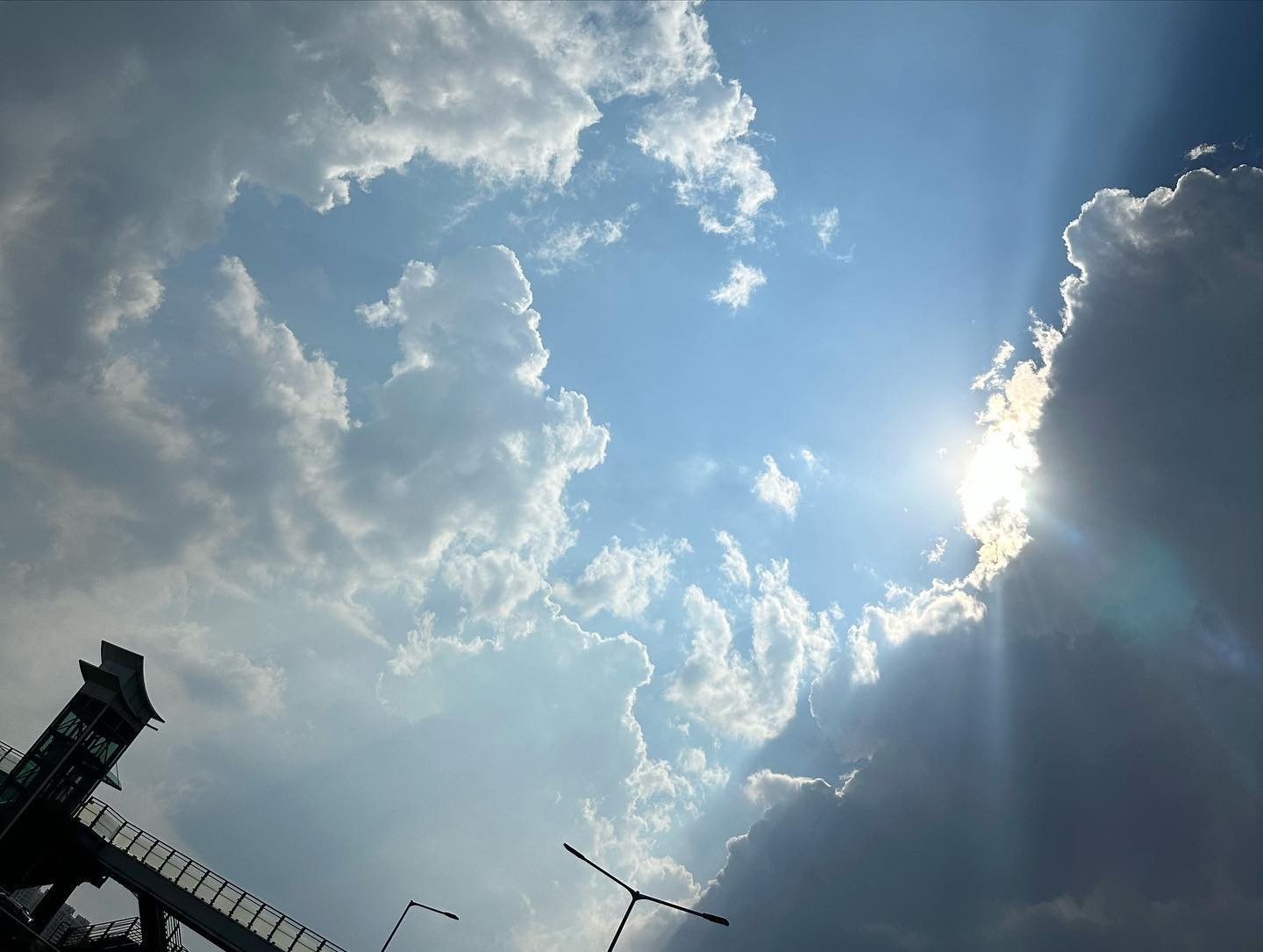 🖼️ 🎨/今天的_首尔_天空 
