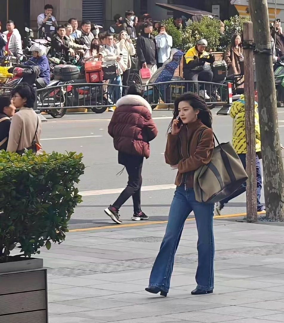 偶遇章若楠就懂了明星淡颜在现实中的冲击力有多大 