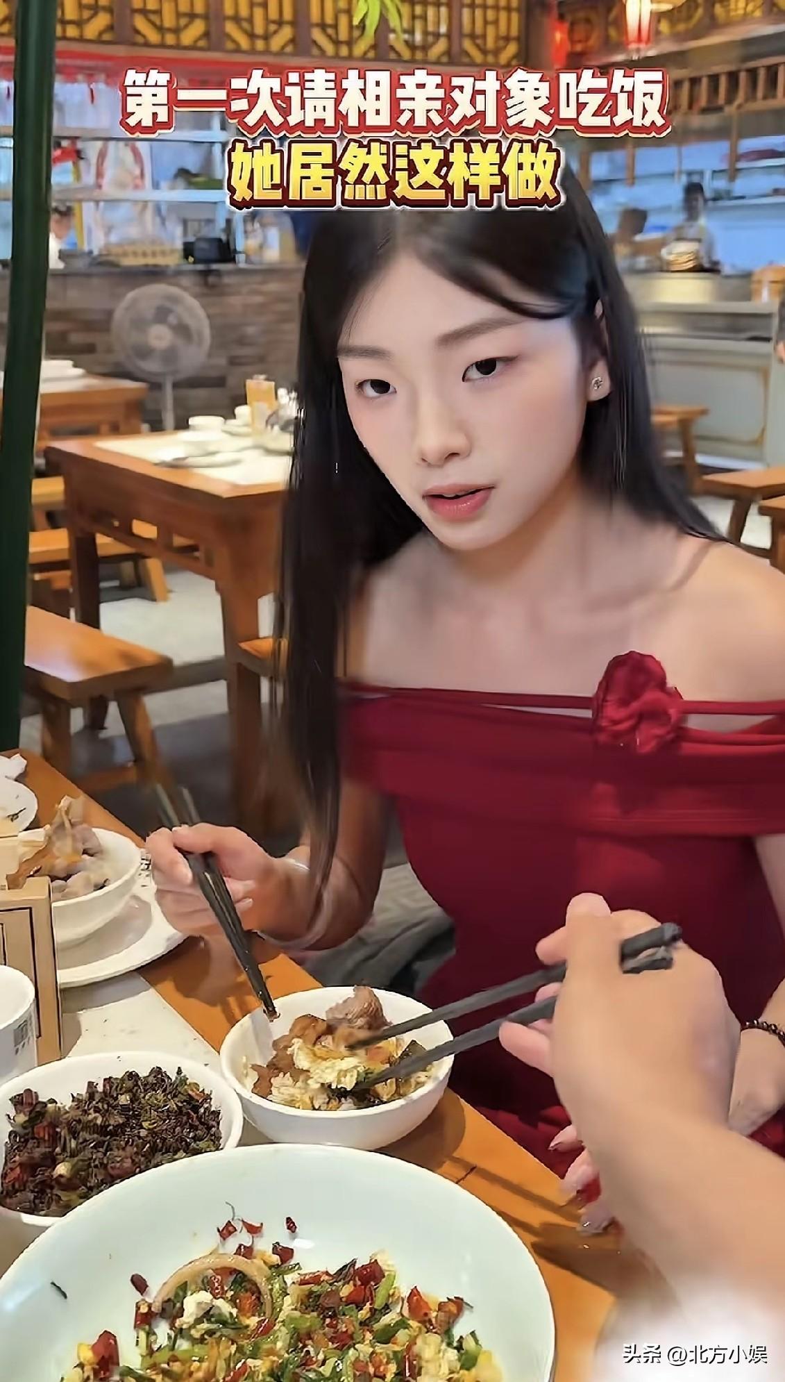 一对男女相亲见面吃饭，男生给女方夹菜，女方当场不乐意甩脸子！

男女双方第一次相