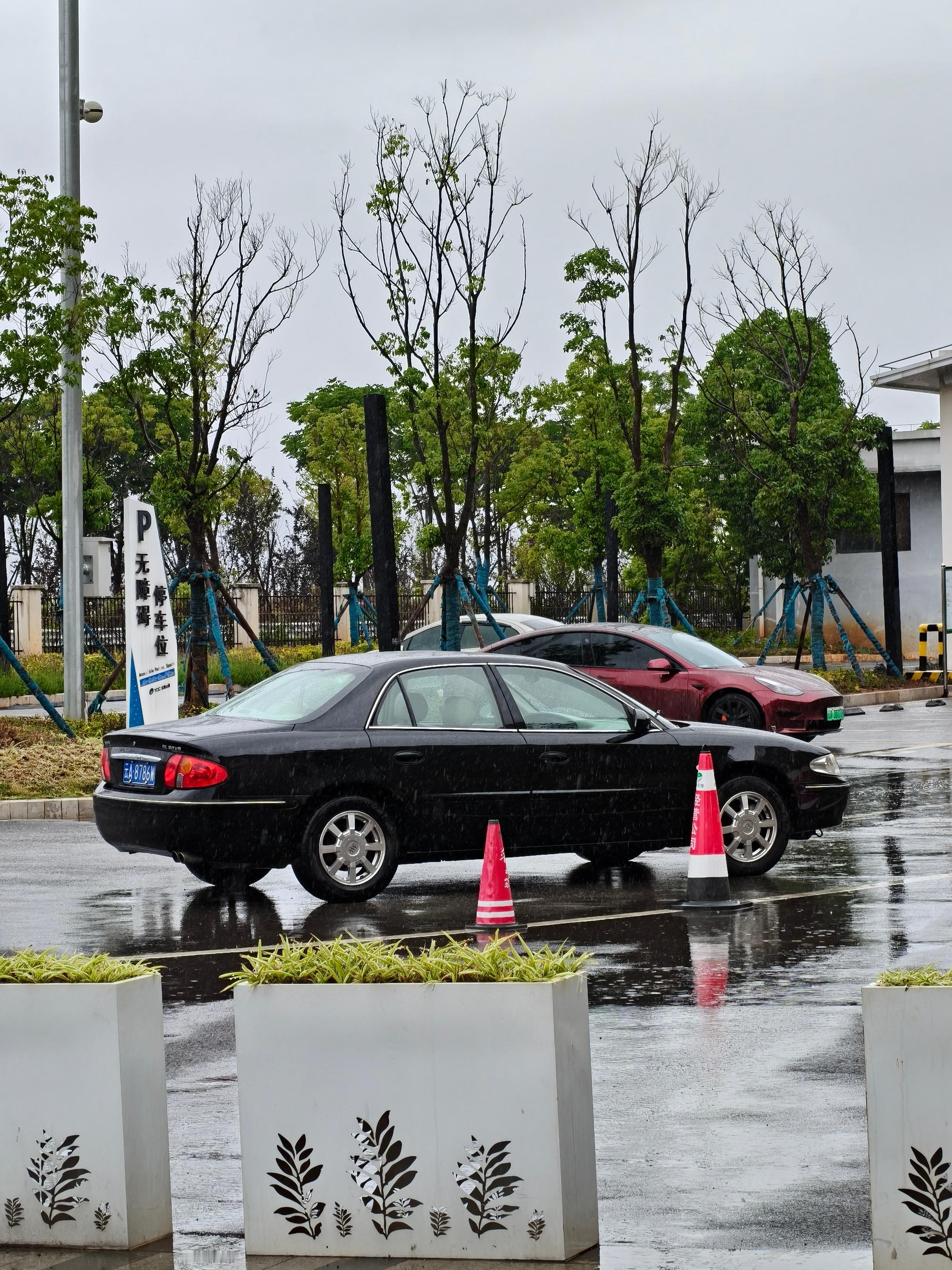 牢大上的纯买菜国产山东轮胎装车15000多公里了，除了符合其安静舒服的卖点以外，