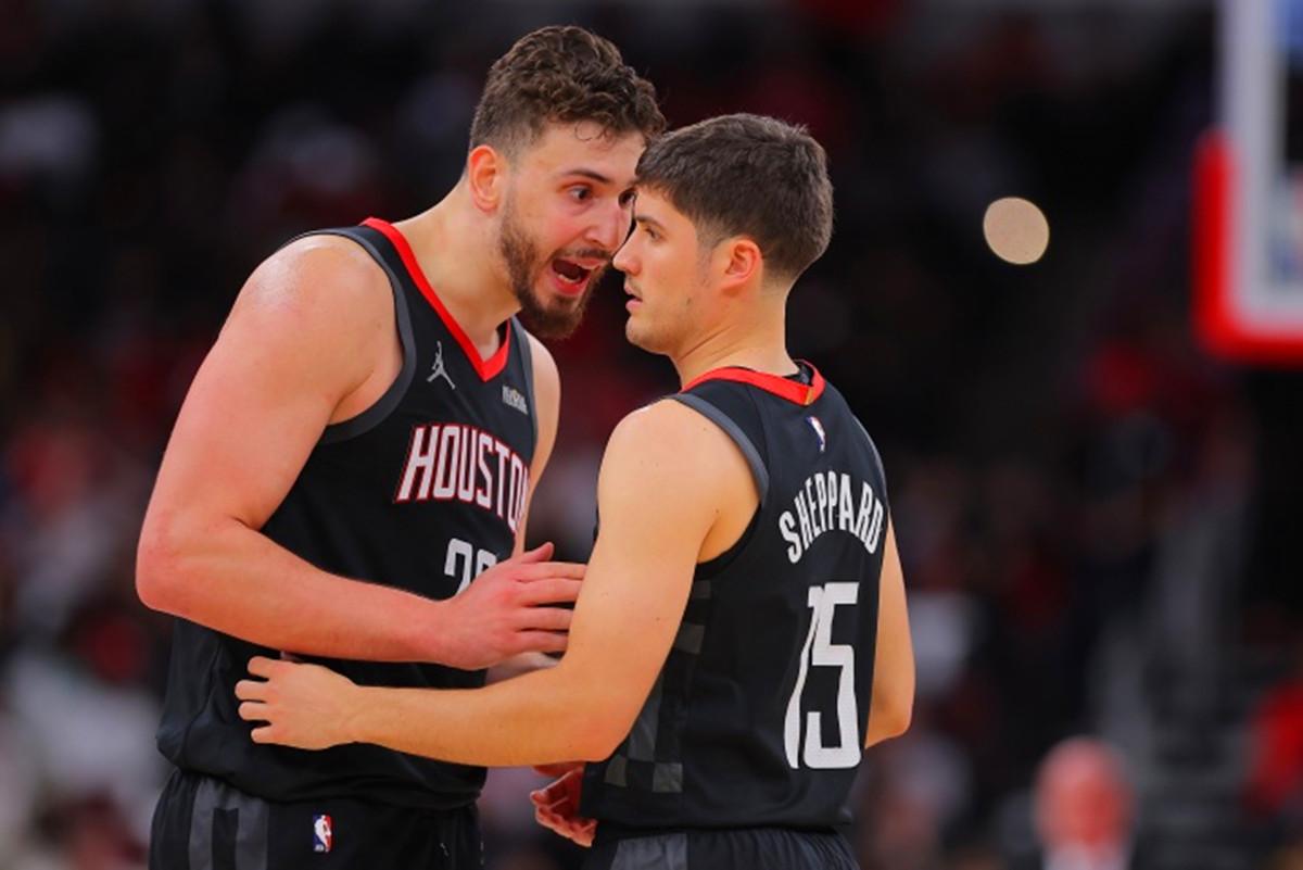 火箭仍在等大交易！年轻球员都可当筹码，阿门是唯一非卖品
看NBA上咪咕视频，名记