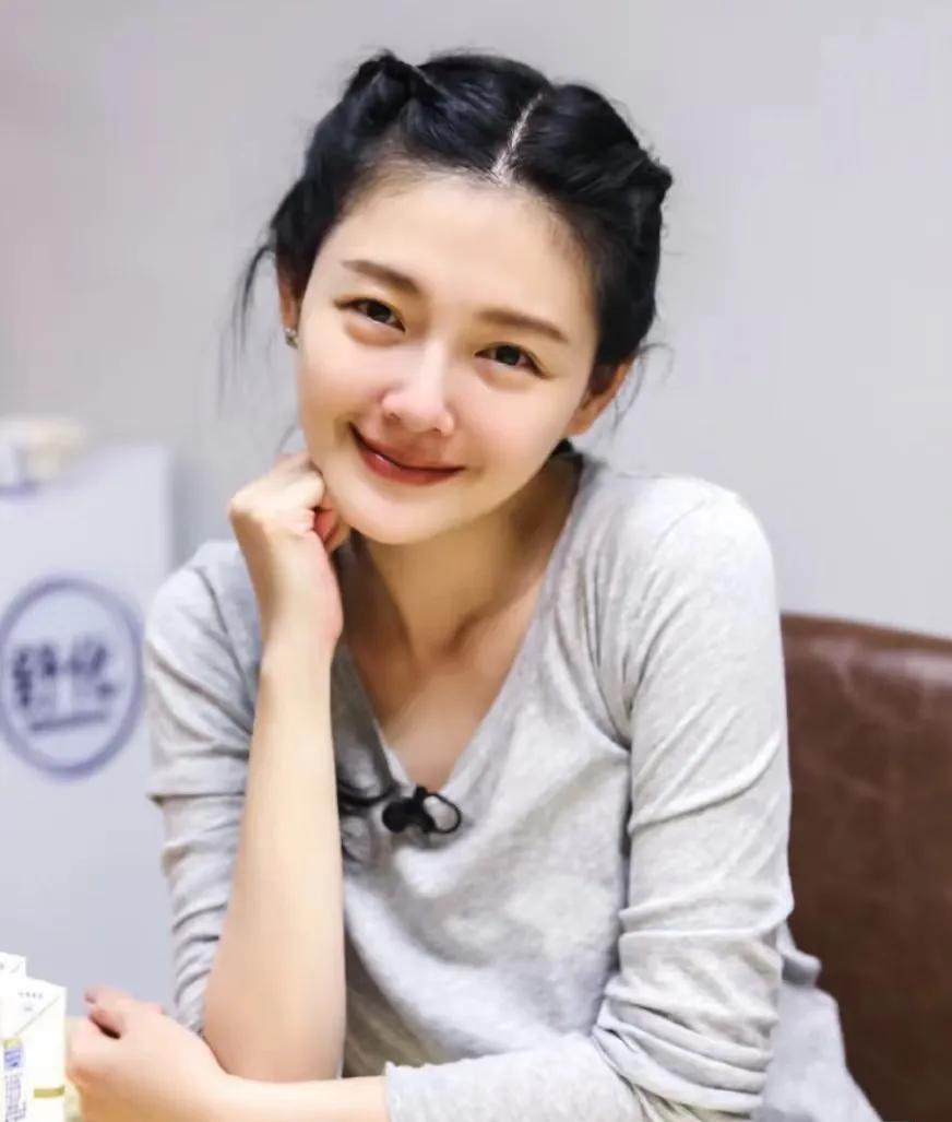直到看到S妈被逼搬出S豪宅我才道原来她三个女儿中，只有大s，哪怕过世了还要负责她