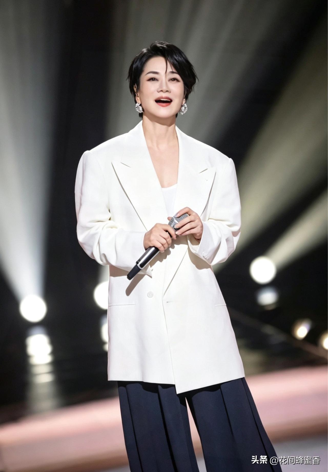 63岁毛阿敏
一双儿女曝光！女儿
出镜拍戏，儿子隐私保护到极致～
 
如今63岁