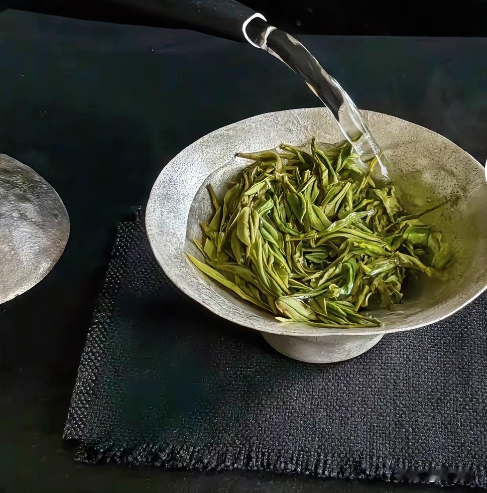 看来素老三对普通创作者的影响还是很大的！

我昨天刷到素老三的一篇头条，是关于头