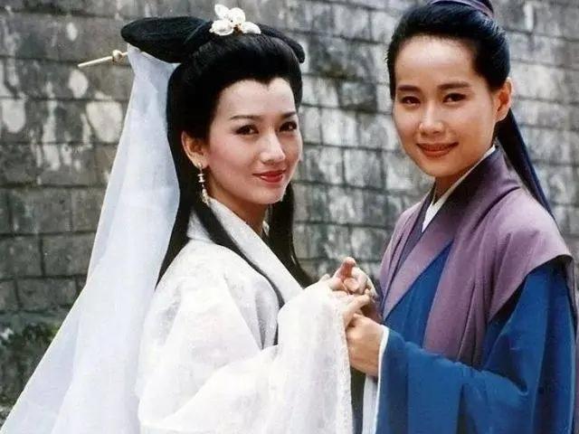 说真的，小时候我真的没看出来许仙是女的。直到看了快一半了，才听到大人说，许仙是女