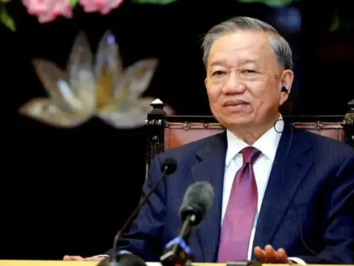 马科斯赌输了！本想借着天灾坐等中方援助，结果等来的却是深圳出台的禁令。

距离A