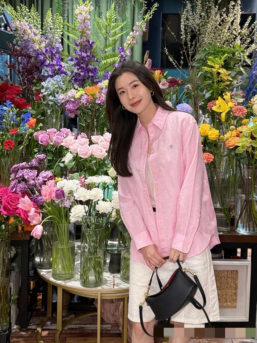 粉色配白色确实很完美