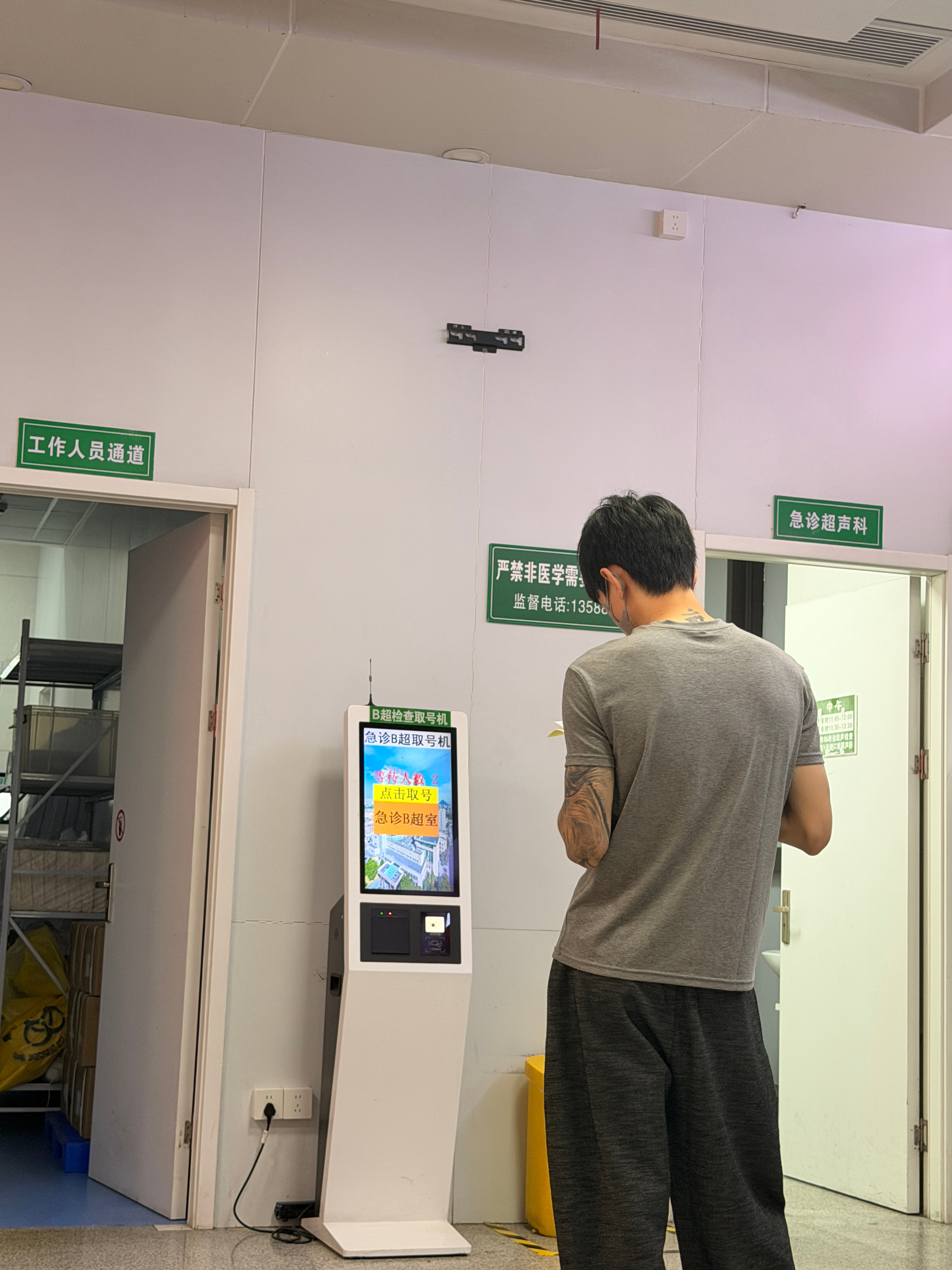 真的再也不敢乱吃了吃的又辣又杂直接干成胃炎了上吐下泻，胃绞痛一晚上没睡尤其是孕期