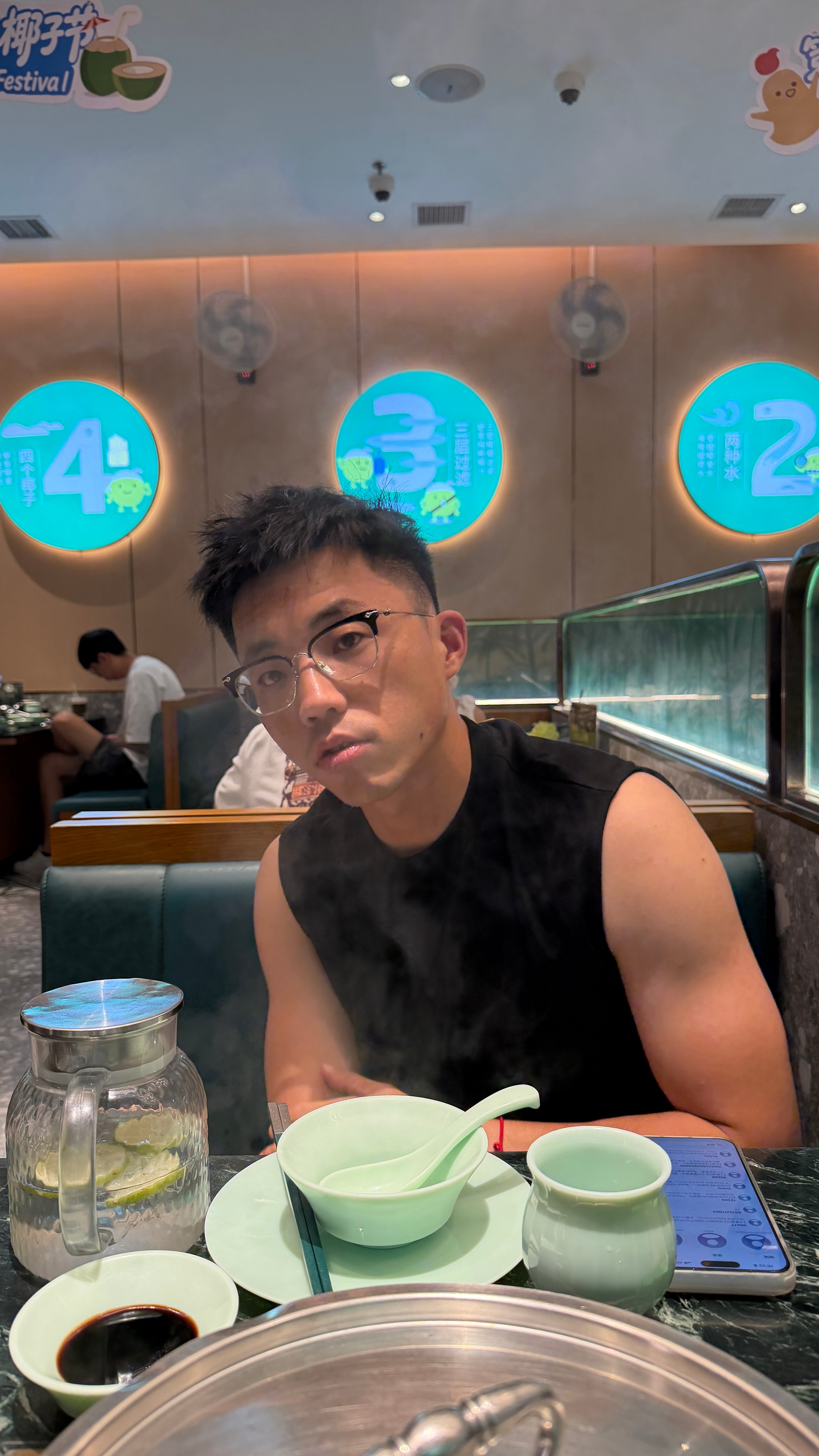 和我一起，这么痛苦么？