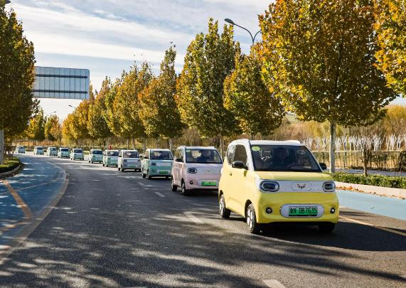 老头乐：从满街乱窜到销声匿迹，谁取消了中国县城的“三无车”？

前些年，小县城马