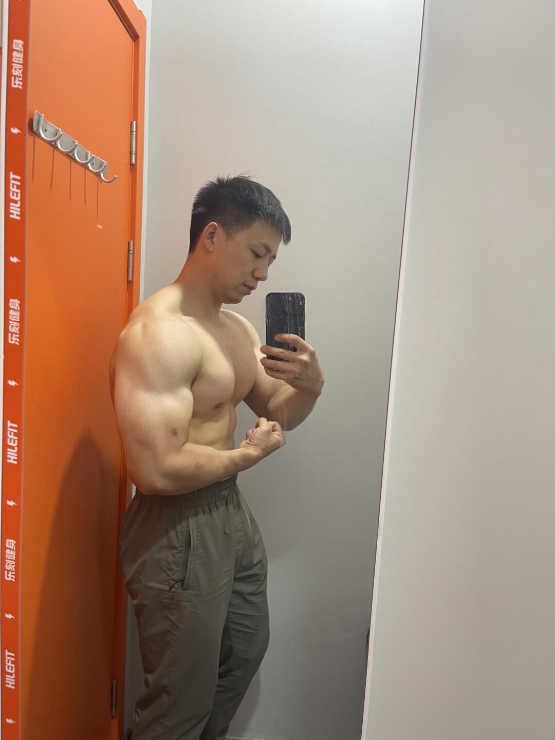 40的胳膊 在肩面前小小的😅强肩日💪🏻