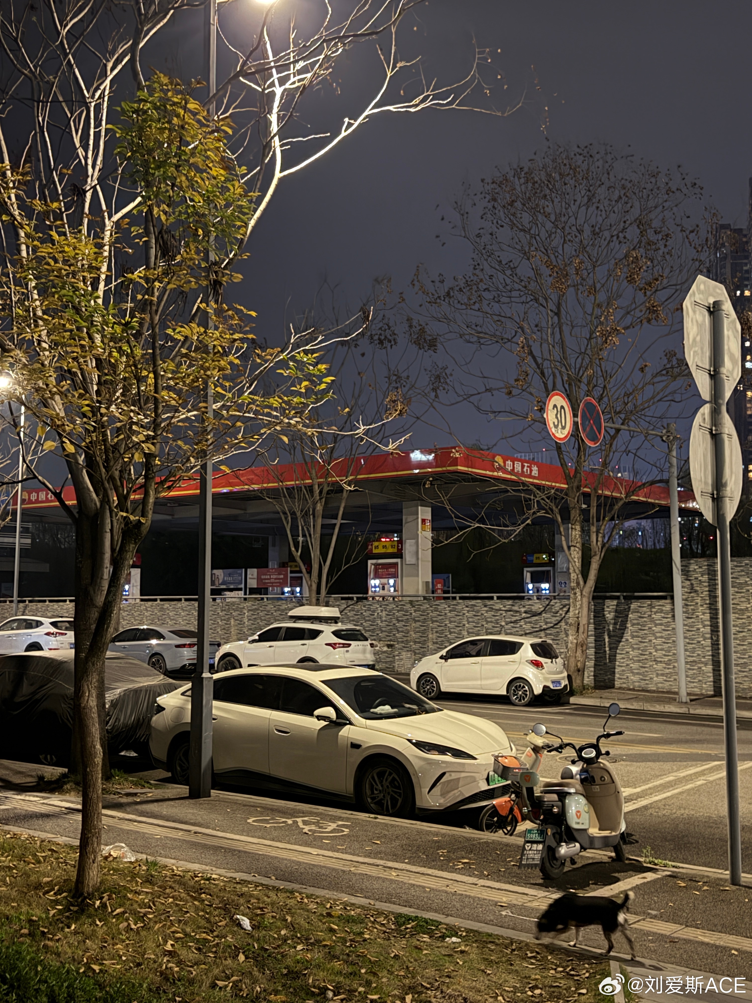 冲突期间伊朗向中国出口超1100万桶原油油终于来了 我家楼下加油站不用再关门了我