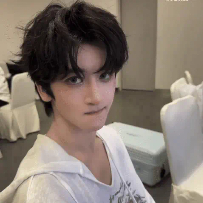 邓佳鑫我们一起创造很多回忆 行，我就这么一辈子栽在邓佳鑫身上了。。。你别想甩开我