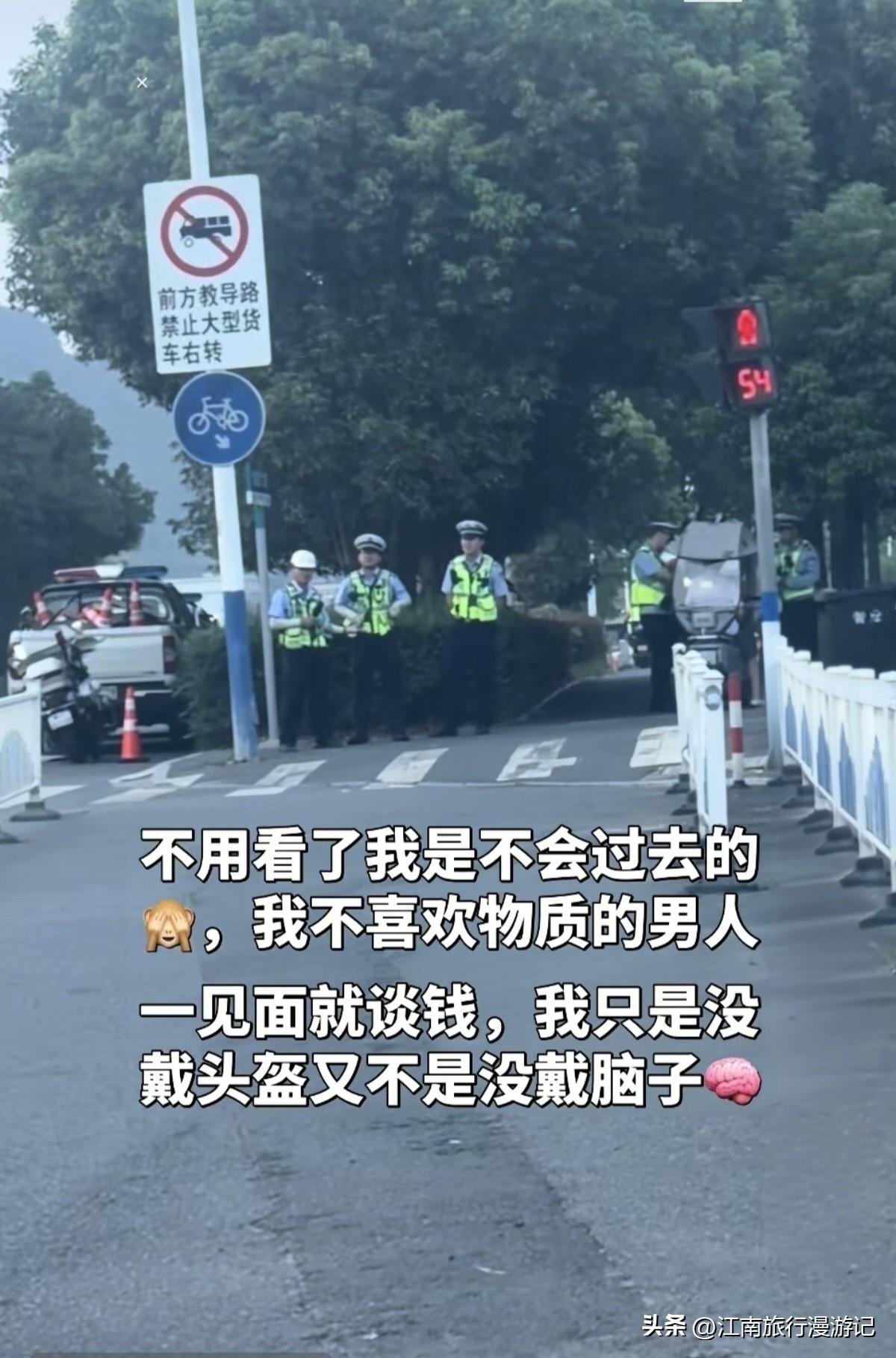 不用看了我是不会过去的
🙈，我不喜欢物质的男人
一见面就谈钱，我只是没
戴头盔