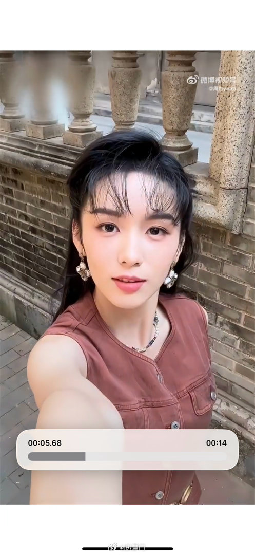 周也百变夏晓兰转场周也在电视剧《你好1983》的造型稳稳出圈，周也还拍了百变夏晓