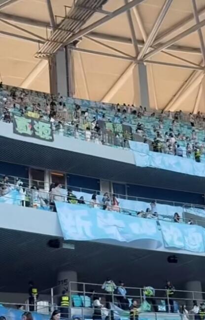 时代少年团演唱会张真源粉丝灯牌占位实况时代少年团粉丝占位时代少年团演唱会