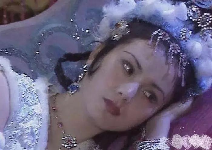 《西游记》中菩萨和妖怪，只要是女的，都是非常漂亮的。但男菩萨里面，高矮胖瘦都有，