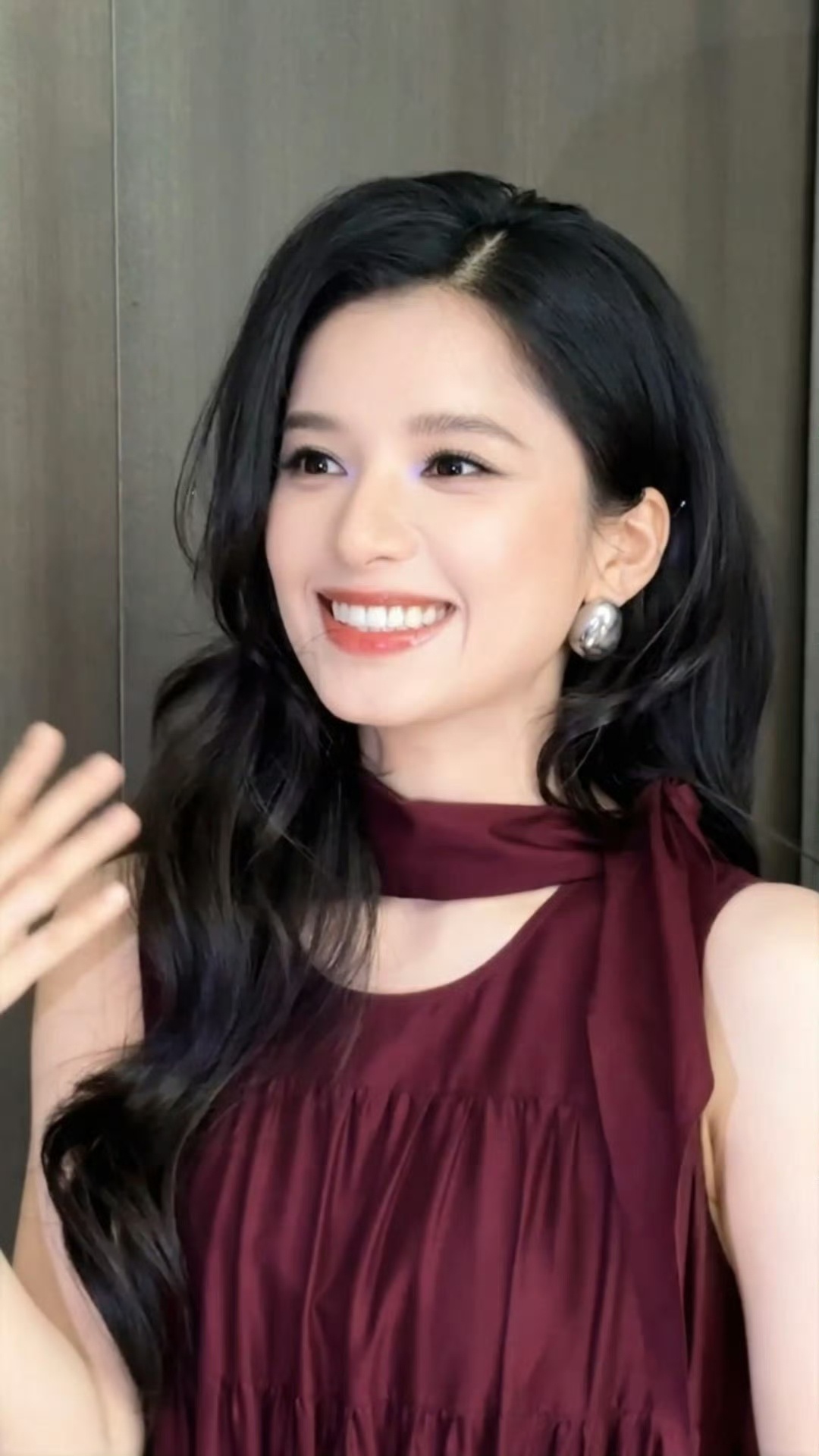 喜欢我仪穿红色衣服好亮眼 