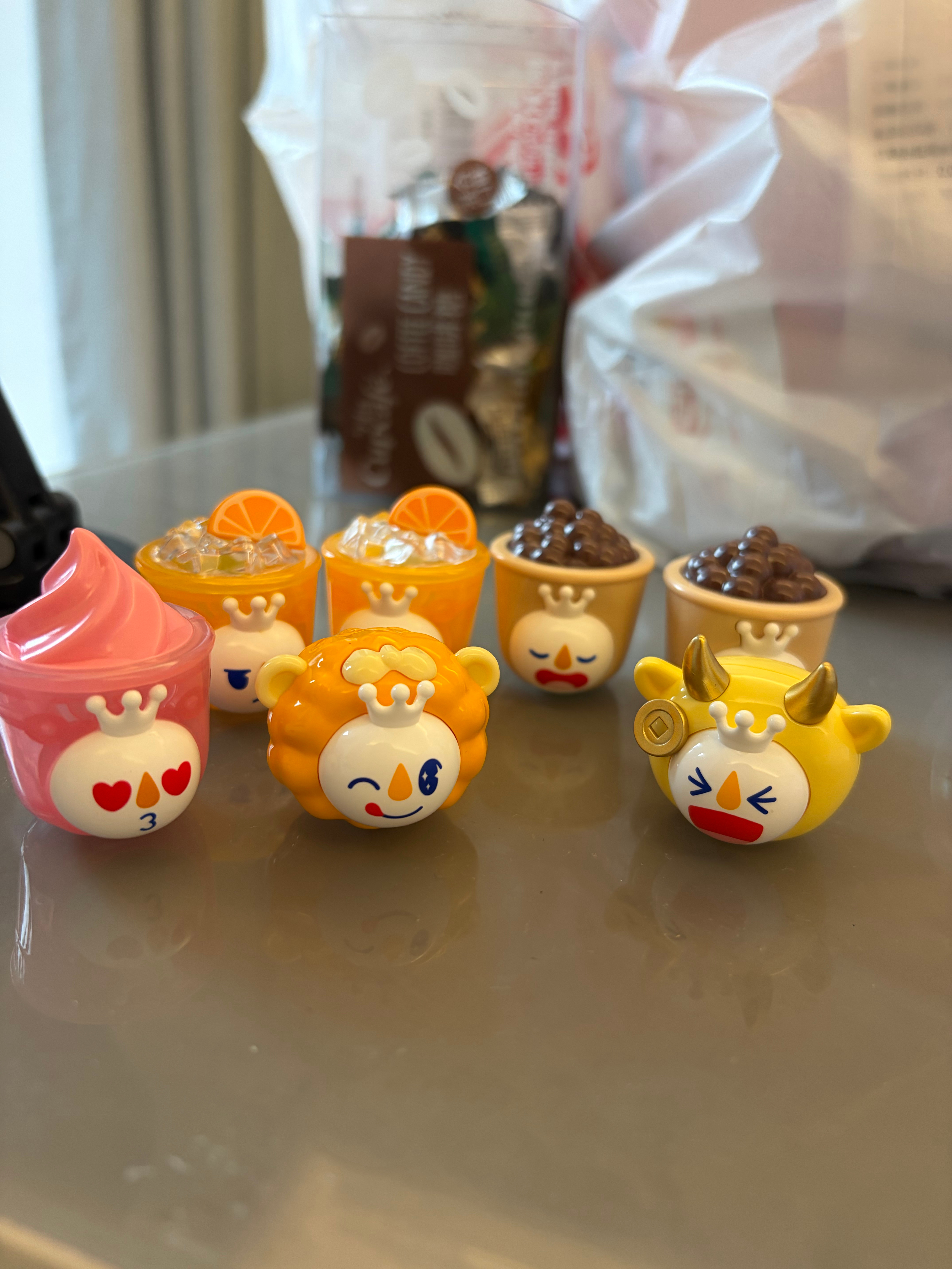 我小侄女做事就是靠谱交代她的事情都能做到楼下那家赵一鸣零食店和蜜雪冰城真的是一天
