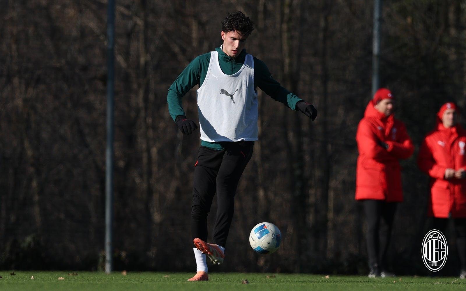【训练组图】 🔴⚫️ 今日Milan Futuro的训练备战。💪🏻semp