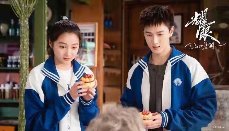 当前很火的五部电视剧：第五部《耀眼》主演：关晓彤/李昀锐/高露第四部《翘楚》主演