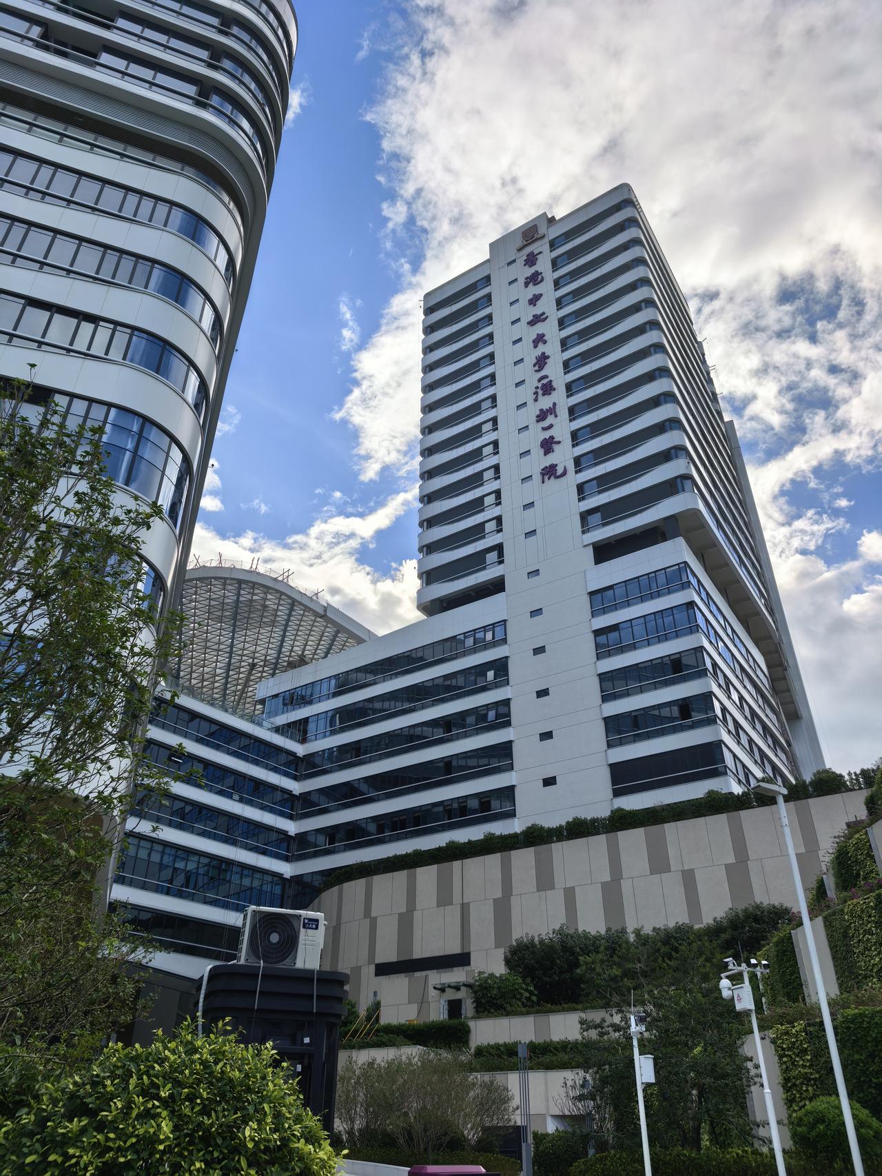 香港中文大学（深圳）医院，气势磅礴，规模恢宏。医院开业后，吉华，坂田的住户就诊就