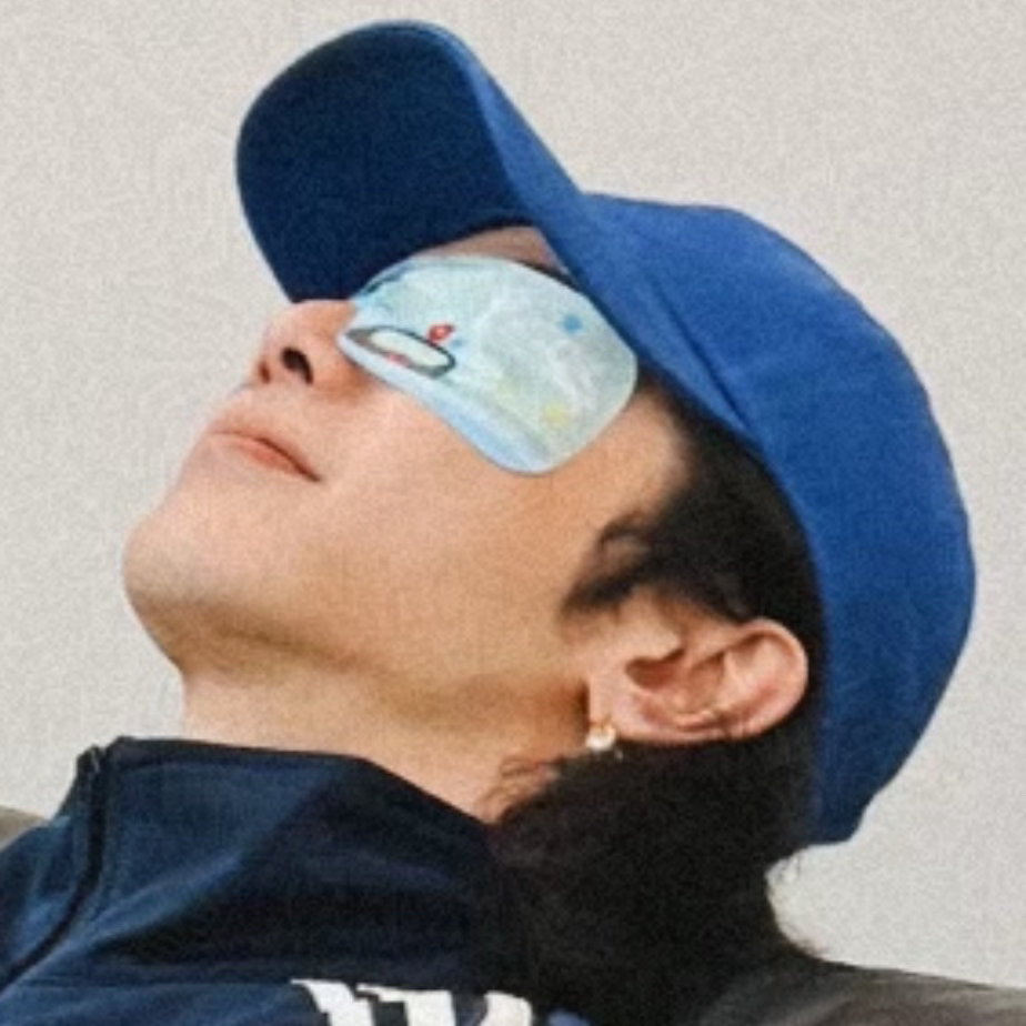 晨宇哥下巴下颚线线条好紧致 还有鼻尖到下巴的那条轮廓线好利落好直 谁懂 很顺滑的