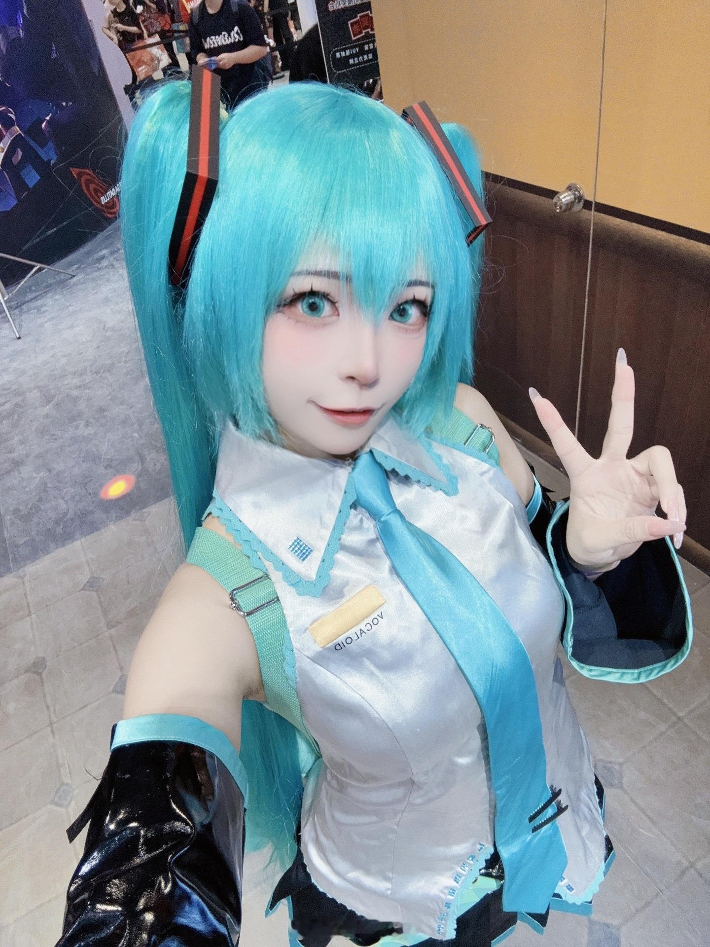 来了来了[可怜]下午在P5X！#萤火虫动漫游戏嘉年华##五一广州萤火虫# ​​​
