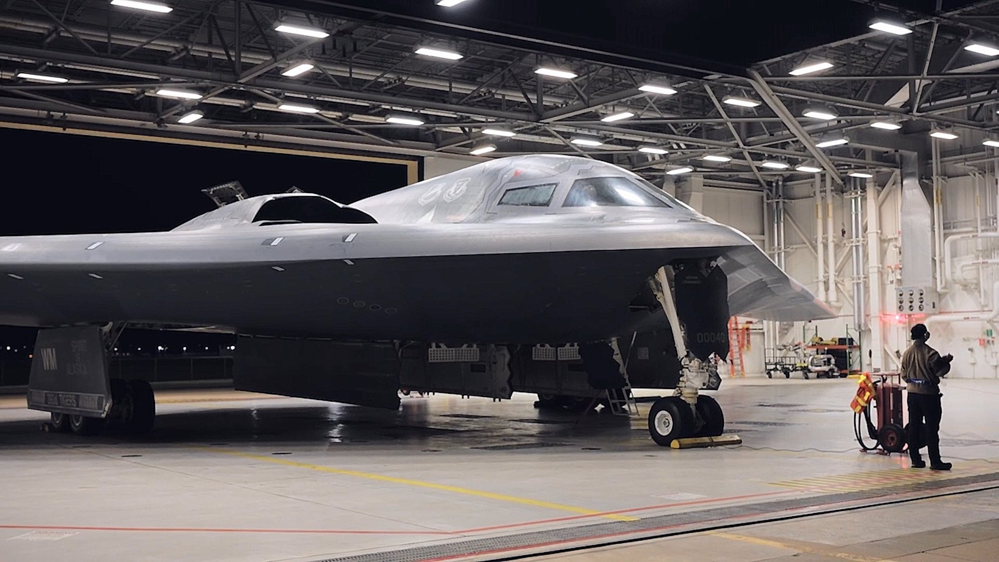 飞扬军事 2026年3月29日，美国空军一架B-2A隐形轰炸机（代号“阿拉斯加精