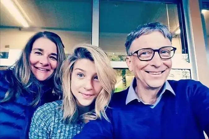 有些人说，马斯克取得成功不需要四处敬酒！现实却是，他需要去萝莉岛！这和酒桌文化是