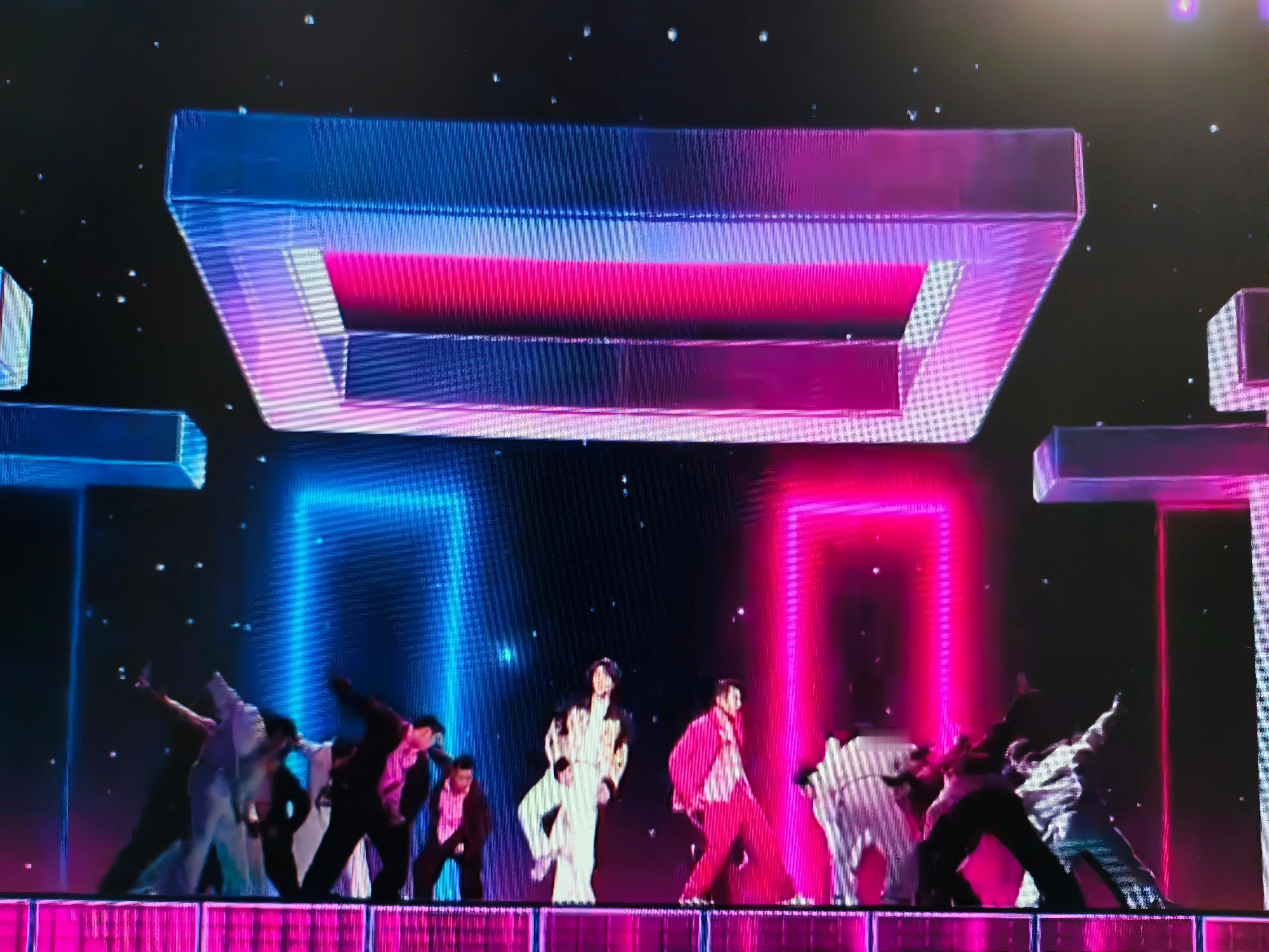 王一博郭富城炸场我宣布这个《闪耀动起来》目前是春晚的最佳节目之一！这种纯舞蹈的律