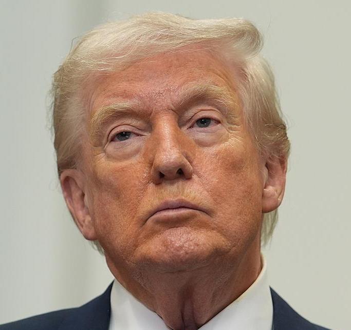 （907）当地时间2月19日，美国总统特朗普在所谓“和平委员会”会议上称，预计未