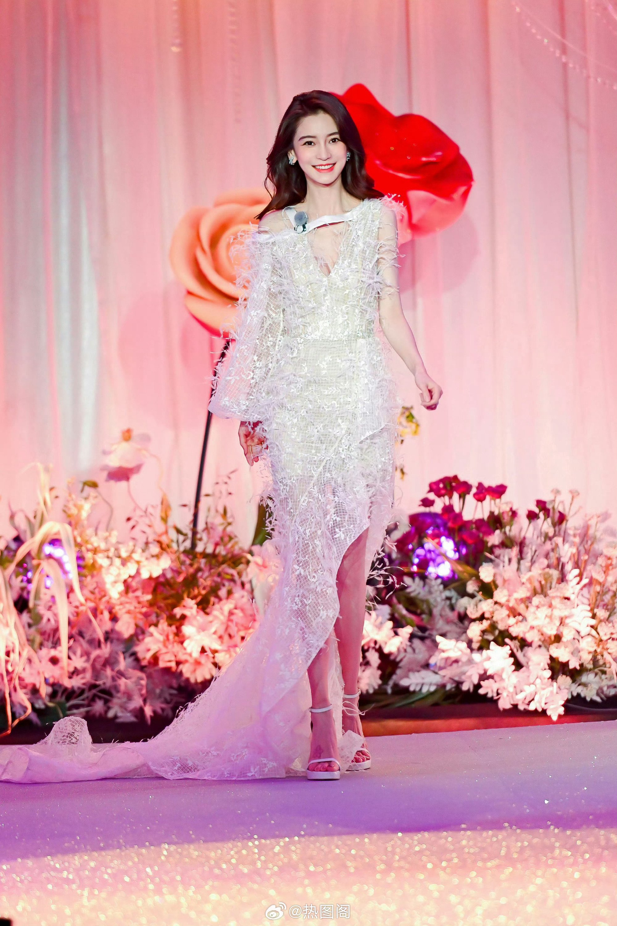 Angelababy x 白色碎毛裙 