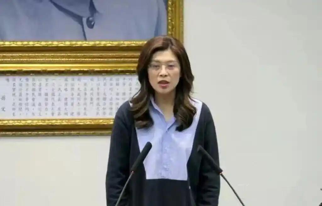 别只盯着 “下架民进党” 的口号，国民党内部已经出现重大变局。郑丽文放出一记重磅