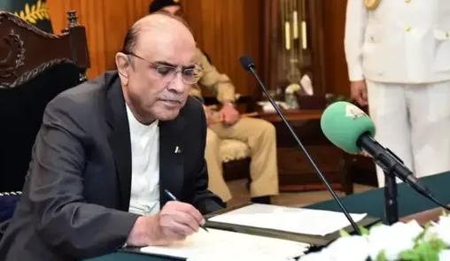 巴阿彻底打疯了！边境突发全面开战，空袭、无人机轮番上阵，炮火连天，最惨的还是手无