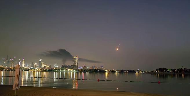 中东这回是真打红了眼！连向来闷声赚钱的土豪核心阿联酋，这次也被卷进风暴中心！事情