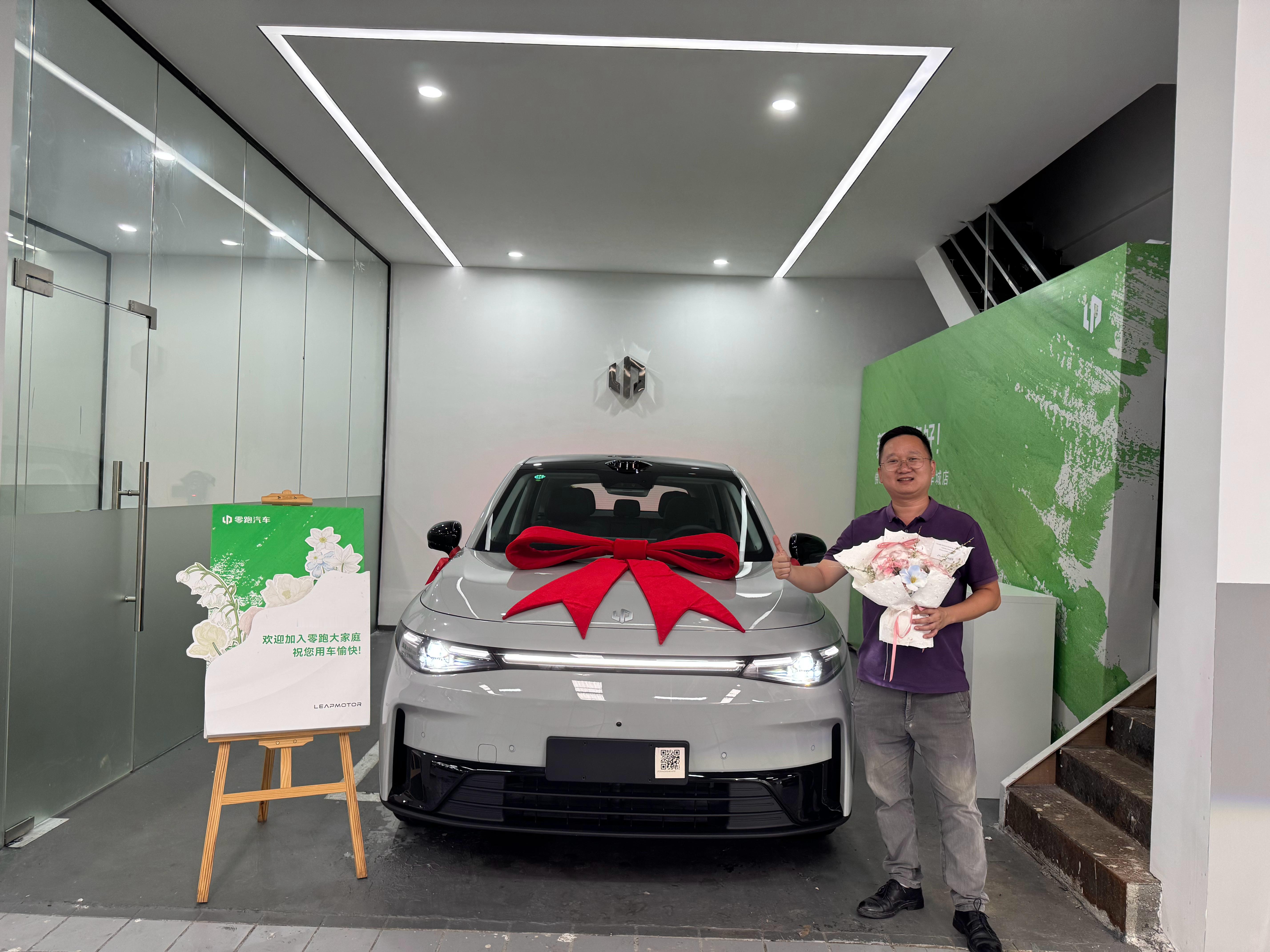 零跑也不算是异军突起了！去年的稳定和增量已经说明了可以在市场上占据一地！增程式是