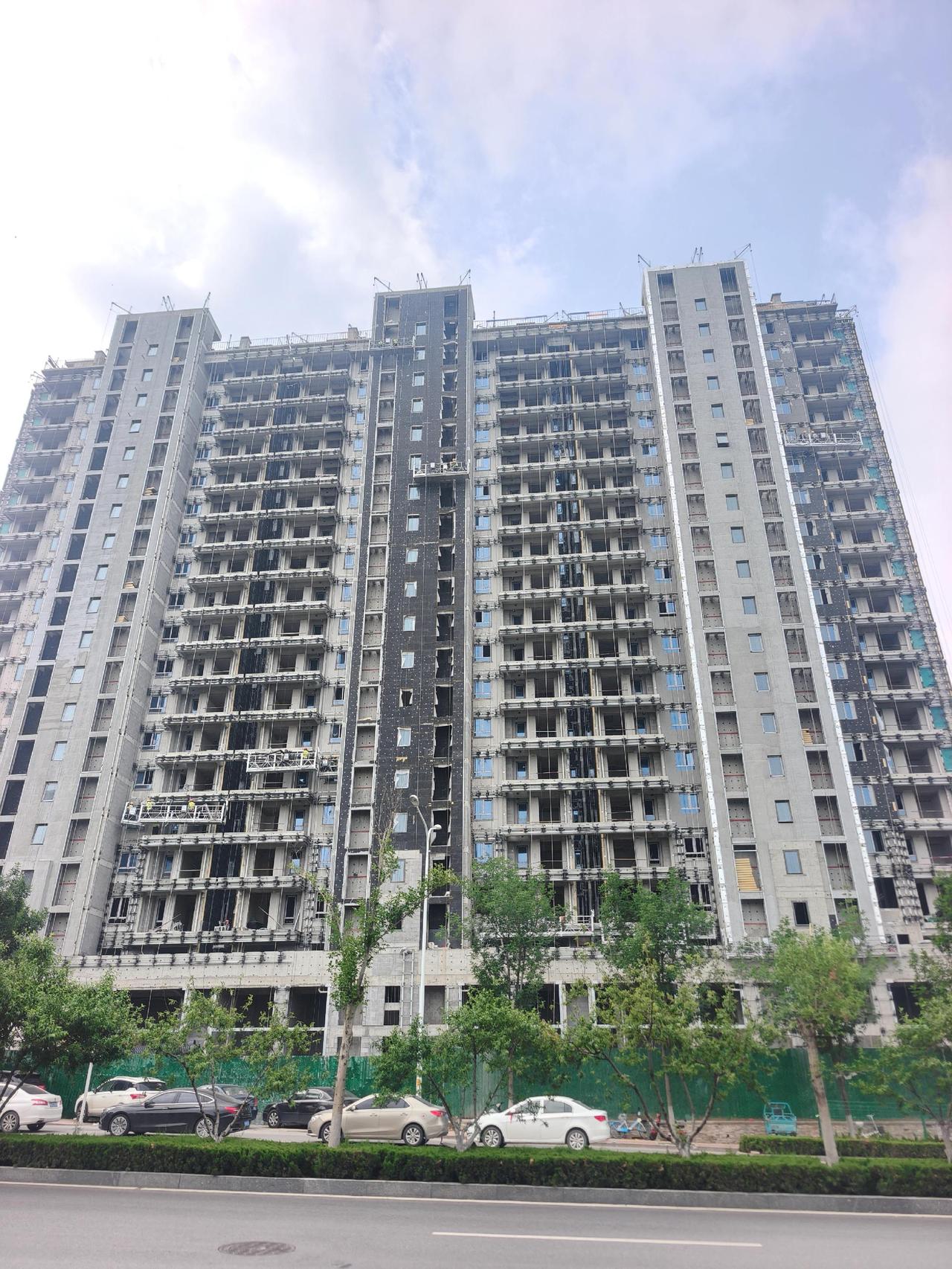 长岭山的海信君安！天天路过海信君安，天天看海信君安，每来一车材料，我路过都会过去