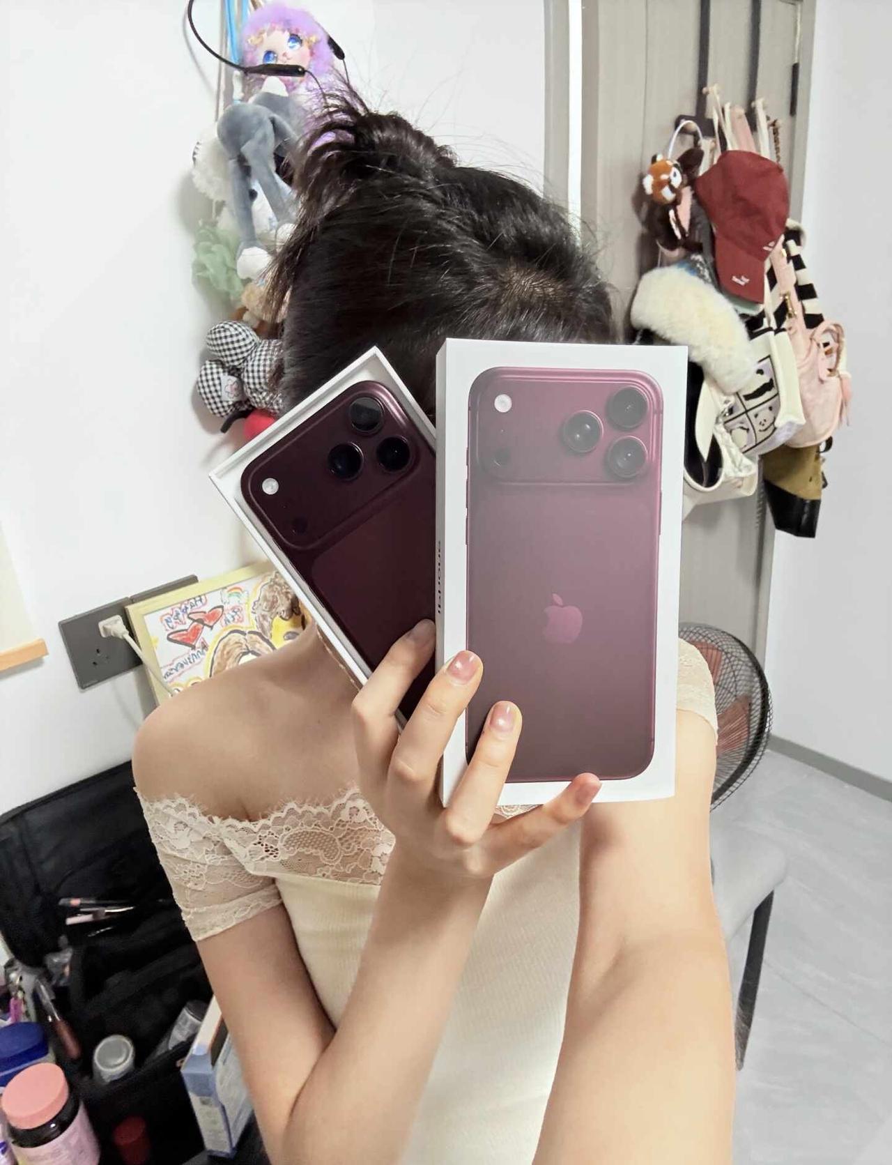 这爱疯18怎么用啊
什么样的手机壳才能彰显勃艮第红气质
不带手机壳真的太容易脏啦