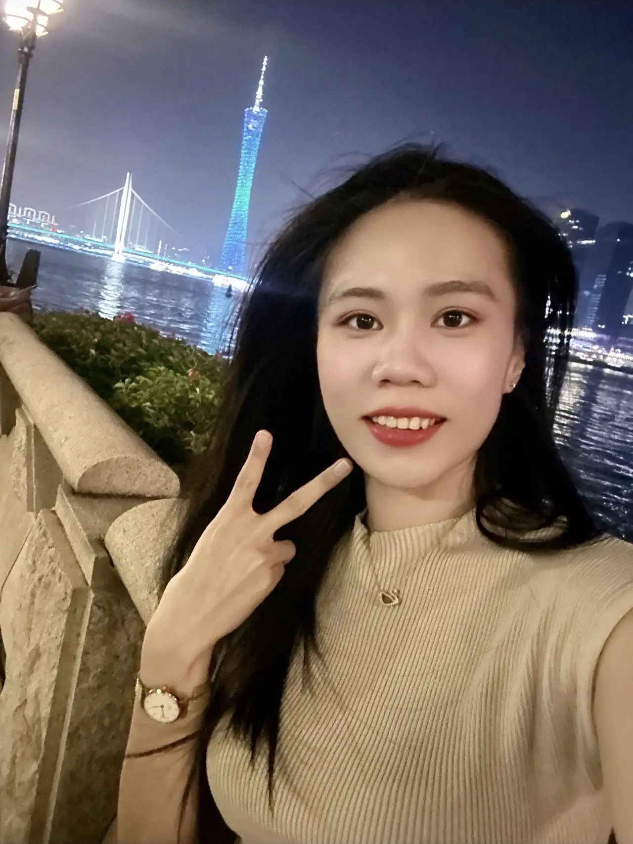 江边逛逛，吹吹江风😂😂