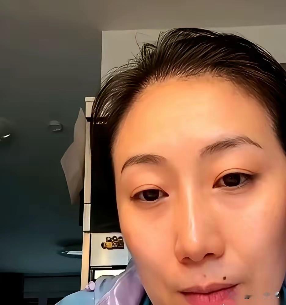 韩莹一句国乒除了孙颖莎，其他人都不会打削球手！

这话刺耳，
却又无比真实！
