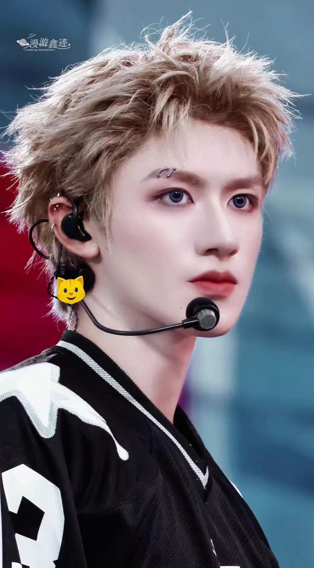 金渐层🐱不愧喜欢猫原来是喜欢你呀朱志鑫 欧巴轻点帅 朱志鑫青岛演唱会 TOP梦