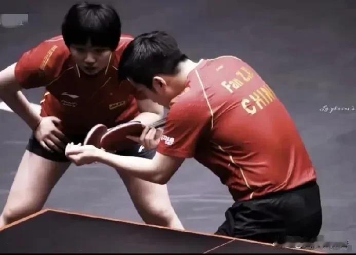 名师出高徒，原来大丫头蒯曼得到过小胖哥的真传，小胖一脸微笑，让小师妹感觉不到一点