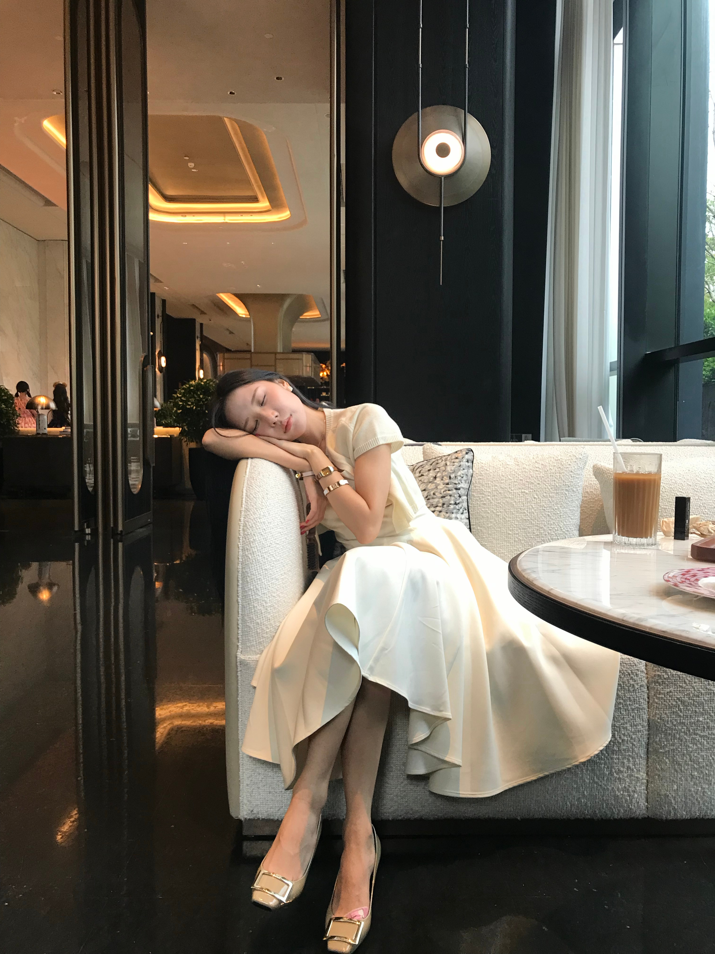 9张图纪念一下我的及腰长发（昨天把头发给剪了哈哈哈） 