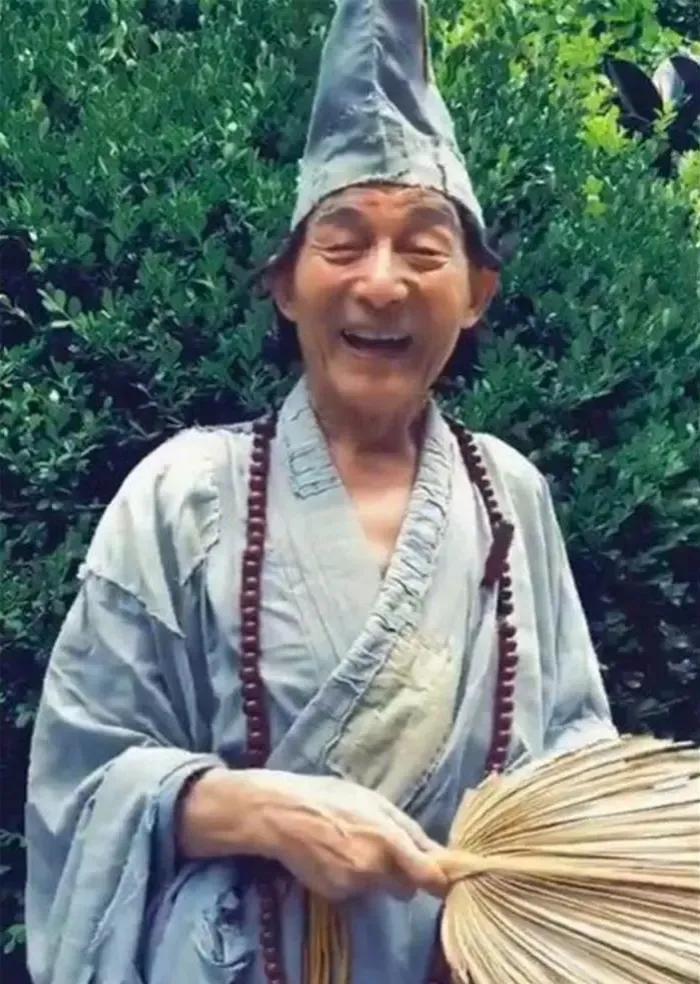 这才是妥妥的抛剧脸啊！

好演员还是好演员！没想到他已经90岁了，在新剧《繁花》