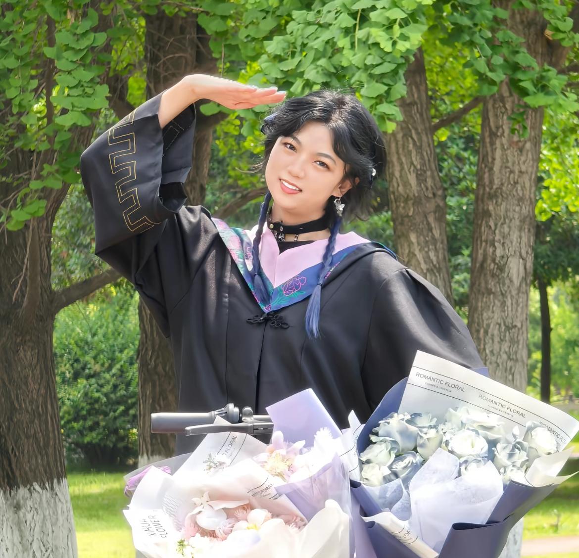 某知名大学毕业生徐鲁露离开，年仅25岁，日常阳光好学，毕业后就考取了教师资格证。