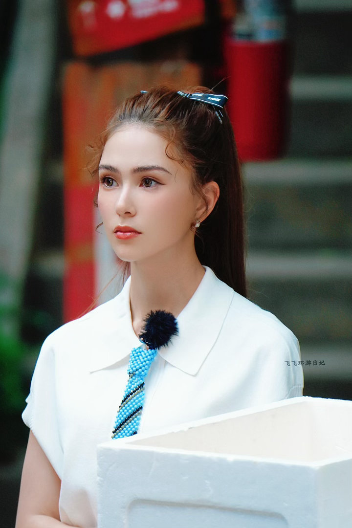 靳梦佳懂昆凌的局促昆凌说靳梦佳是很好的老师 昆凌演我入职第一天！靳梦佳演我的天使