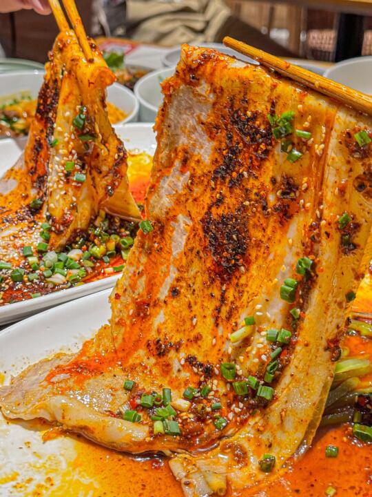 三里屯人一人食面馆天花板